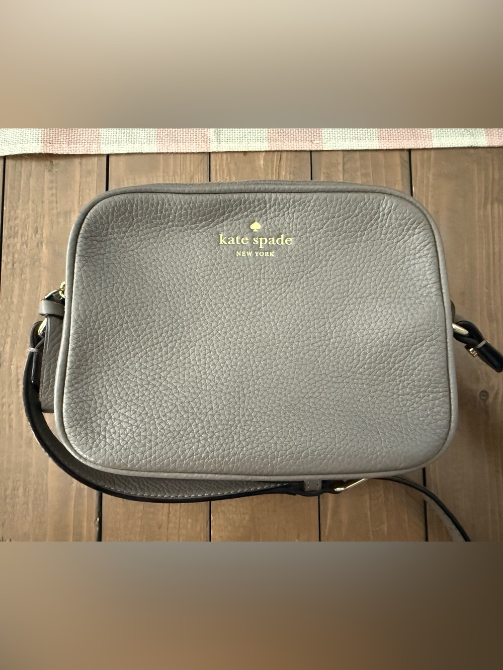 kate spade gray pebbled leather crossbody with gold logo - Picture 2 of 7